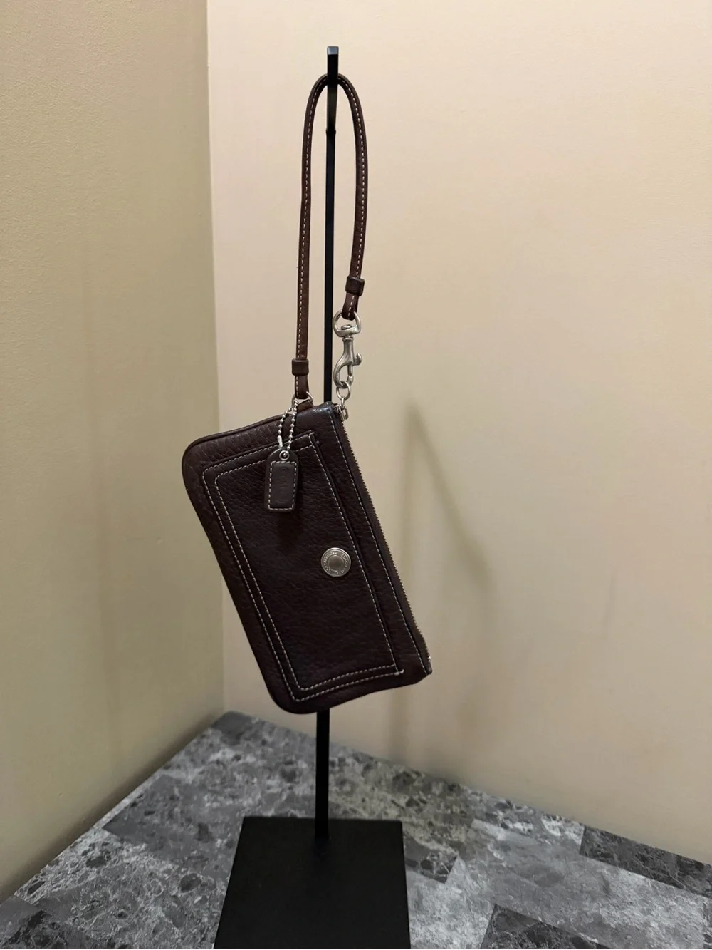 GENUINE VINTAGE BROWN PEBBLED LEATHER COACH WRISTLET WALLET HANG TAG